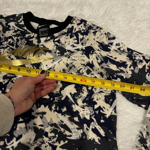 Nike Color Splatter Girls Cropped Crewneck Sweatshirt DM2341-104 Sz XL - Picture 4 of 8
